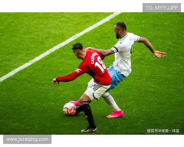 曼联开局不利水晶宫角球助攻拉克鲁瓦头球破门领先